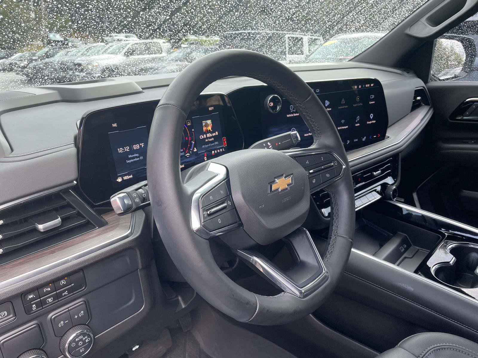 Used 2025 Chevrolet Suburban LT w/ Comfort Package RWD image 7