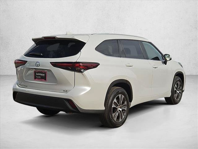 Used 2025 Toyota Highlander XLE FWD image 5