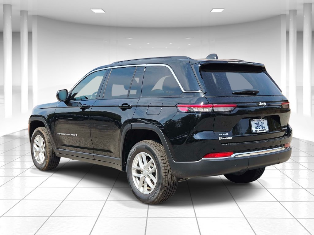 New 2025 Jeep Grand Cherokee Laredo X w/ Luxury Tech Group I AWD/4WD image 5