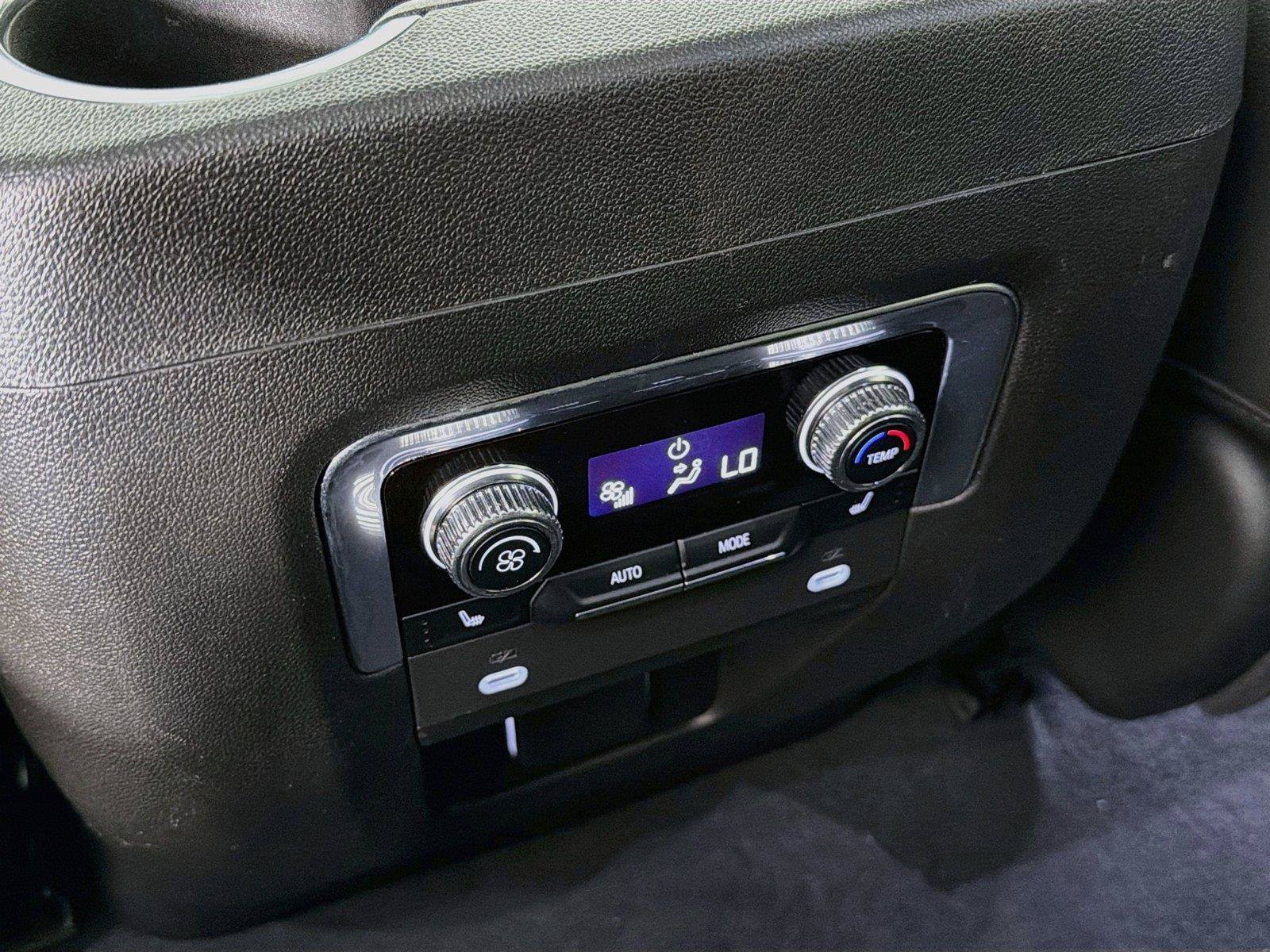 Used 2022 GMC Yukon XL AT4 AWD/4WD image 29