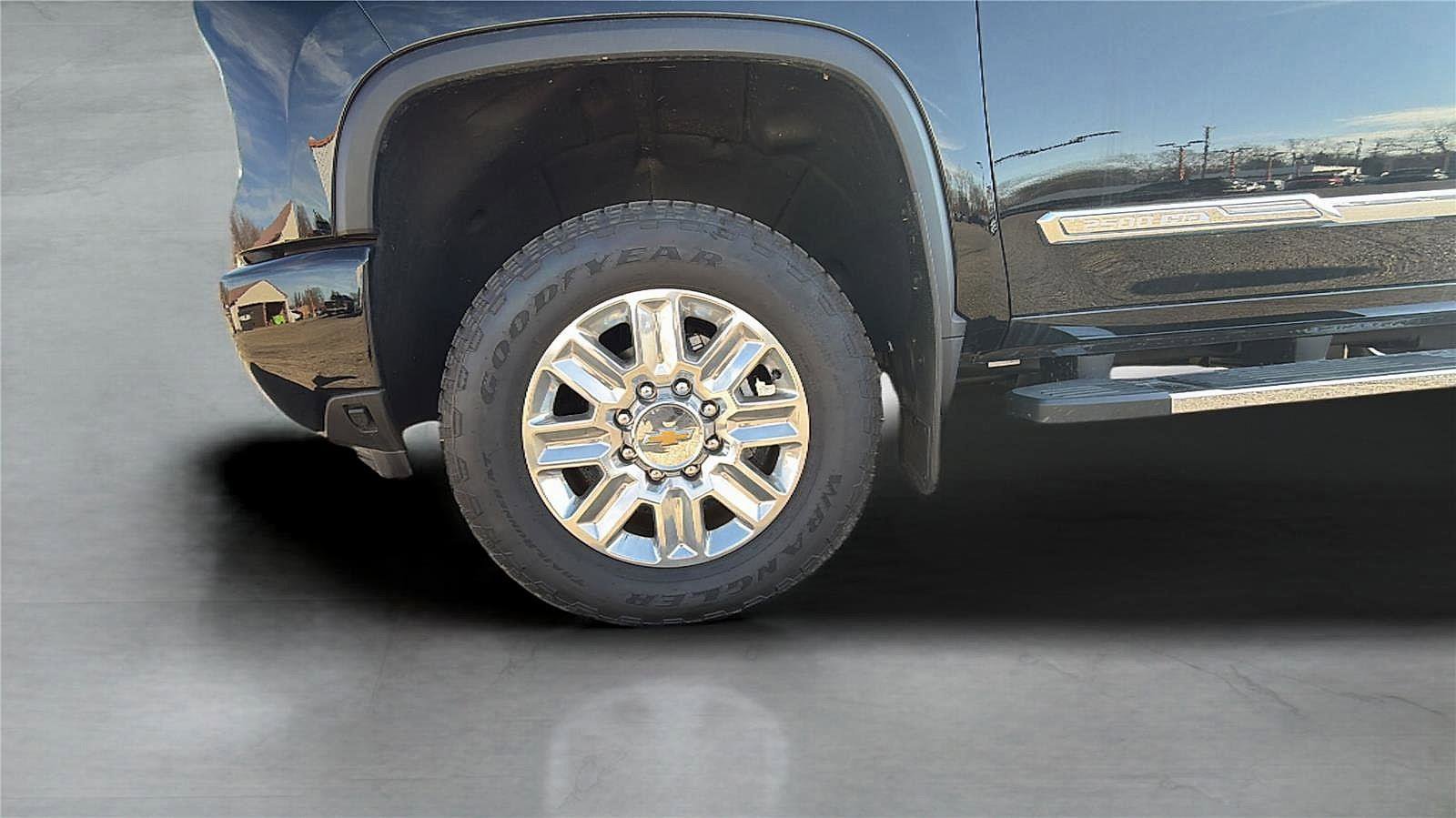 Used 2025 Chevrolet Silverado 2500 High Country w/ High Country Premium Package image 23