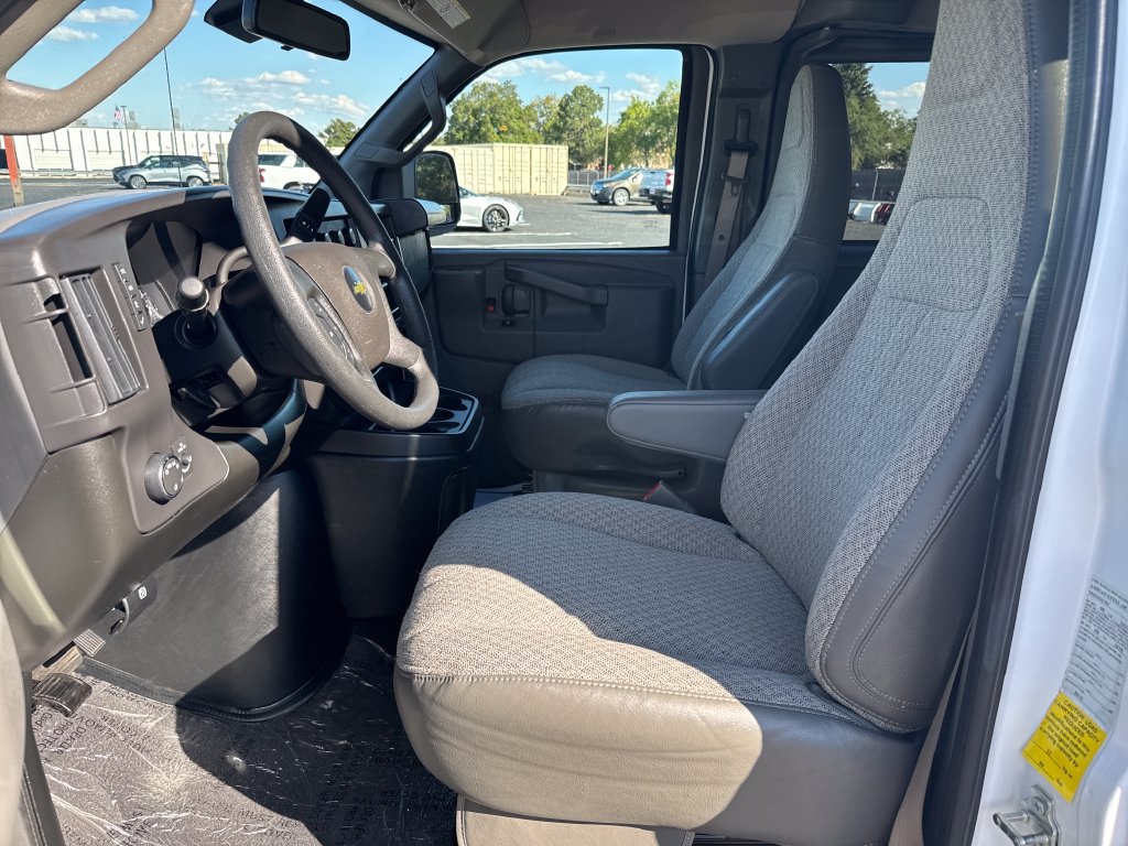 Used 2025 Chevrolet Express 3500 LT w/ LT Preferred Equipment Group RWD image 9