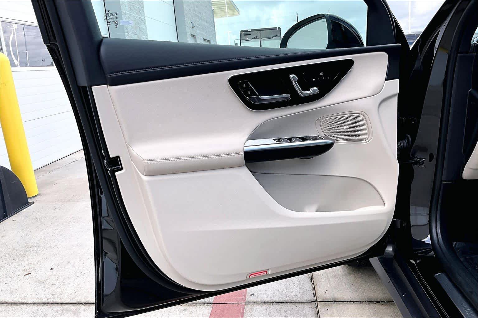 Used 2025 Mercedes-Benz GLC 300 image 19