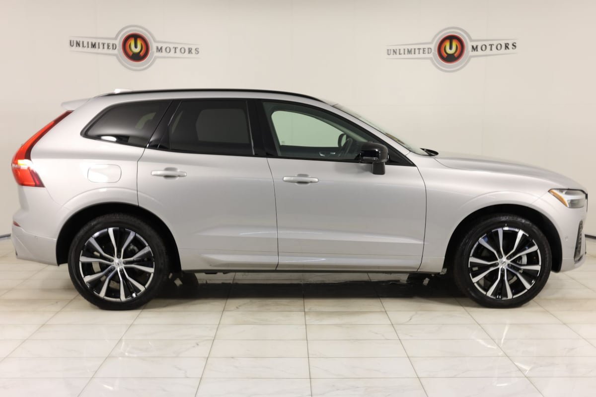 Used 2025 Volvo XC60 B5 Plus AWD/4WD image 2
