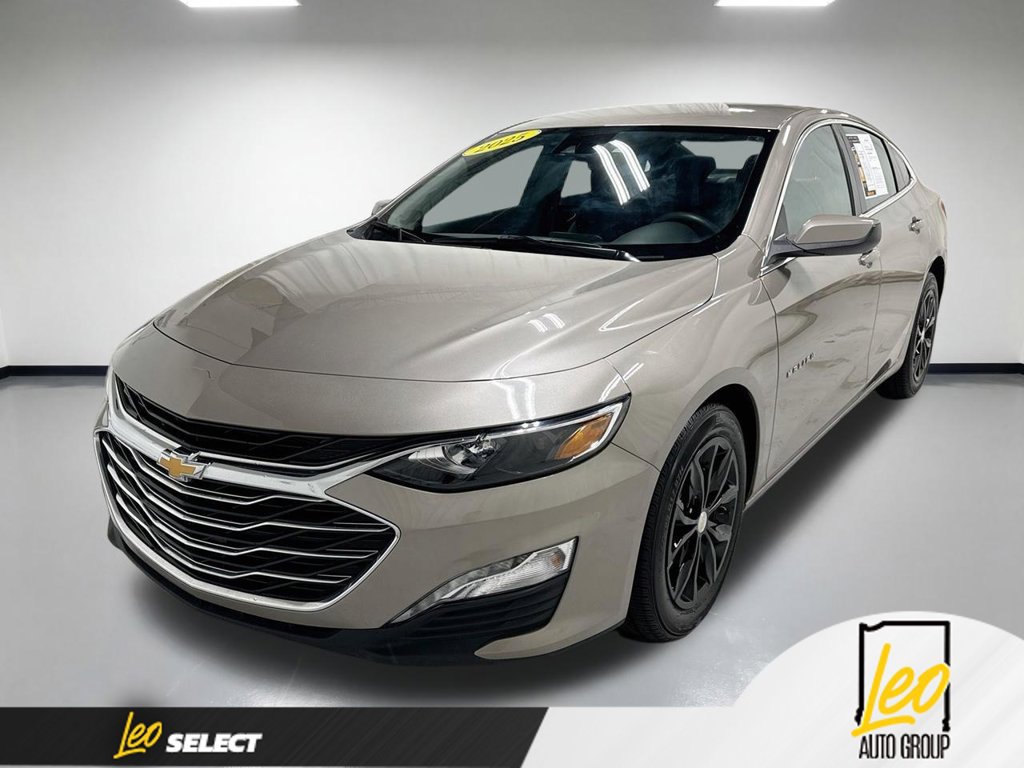 Used 2025 Chevrolet Malibu LT FWD image 1