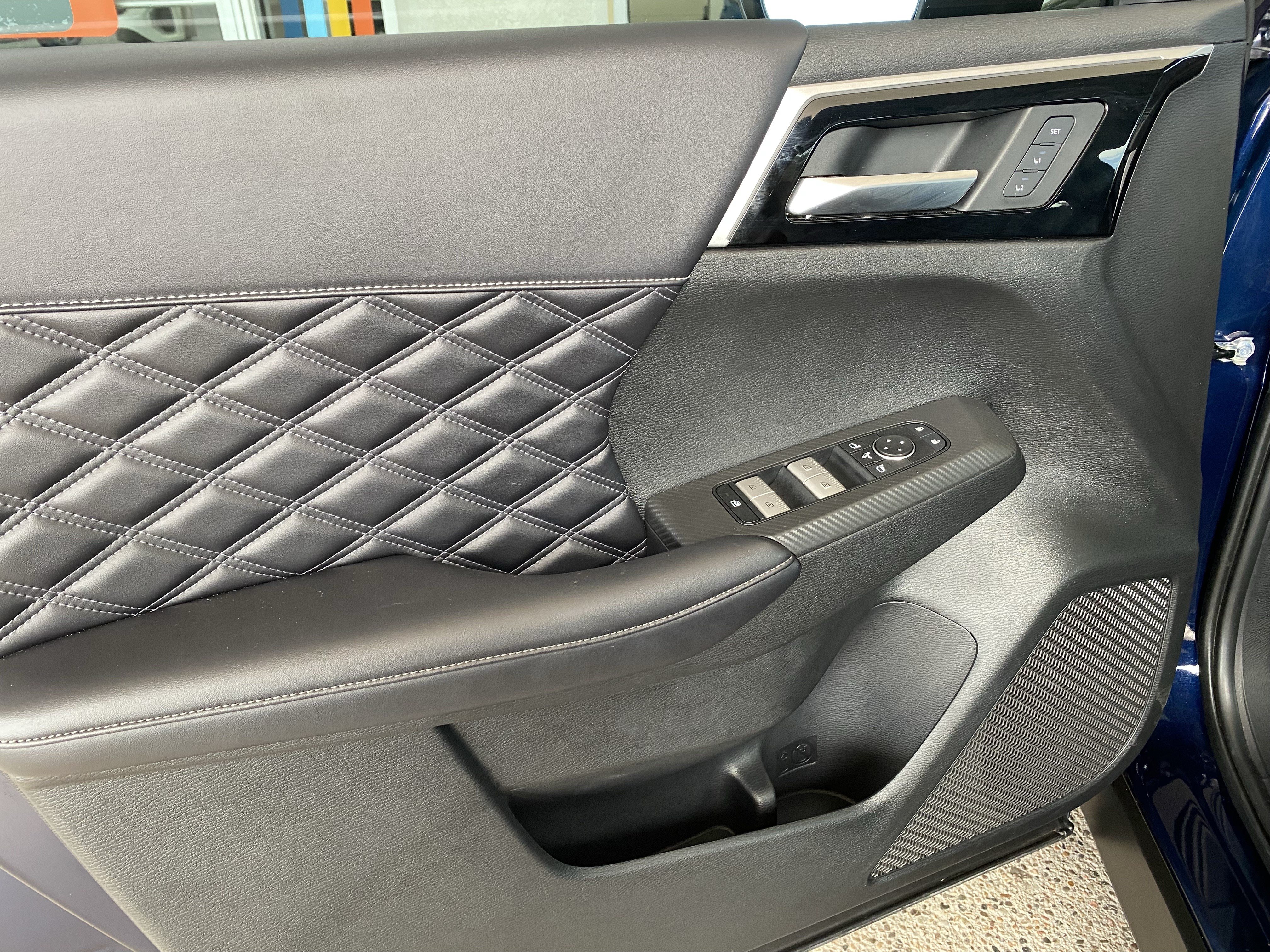 Used 2024 Mitsubishi Outlander SEL AWD/4WD image 11