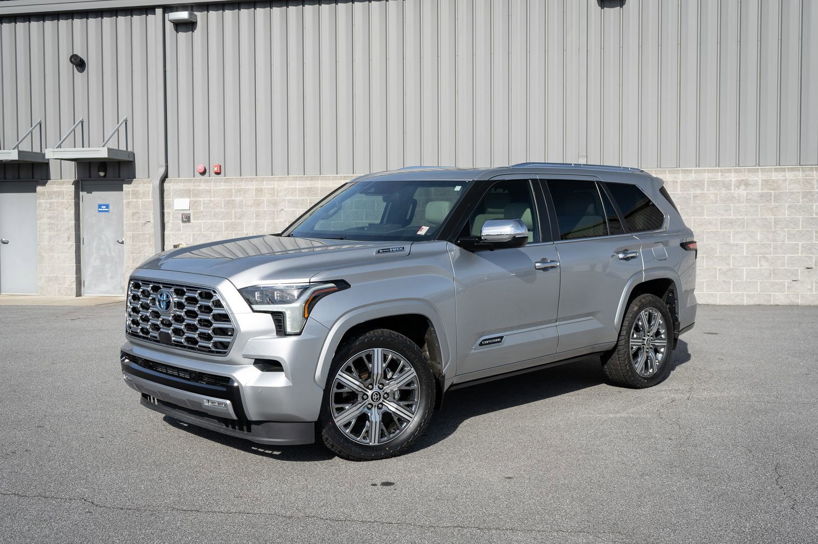 Used 2024 Toyota Sequoia Capstone AWD/4WD image 4