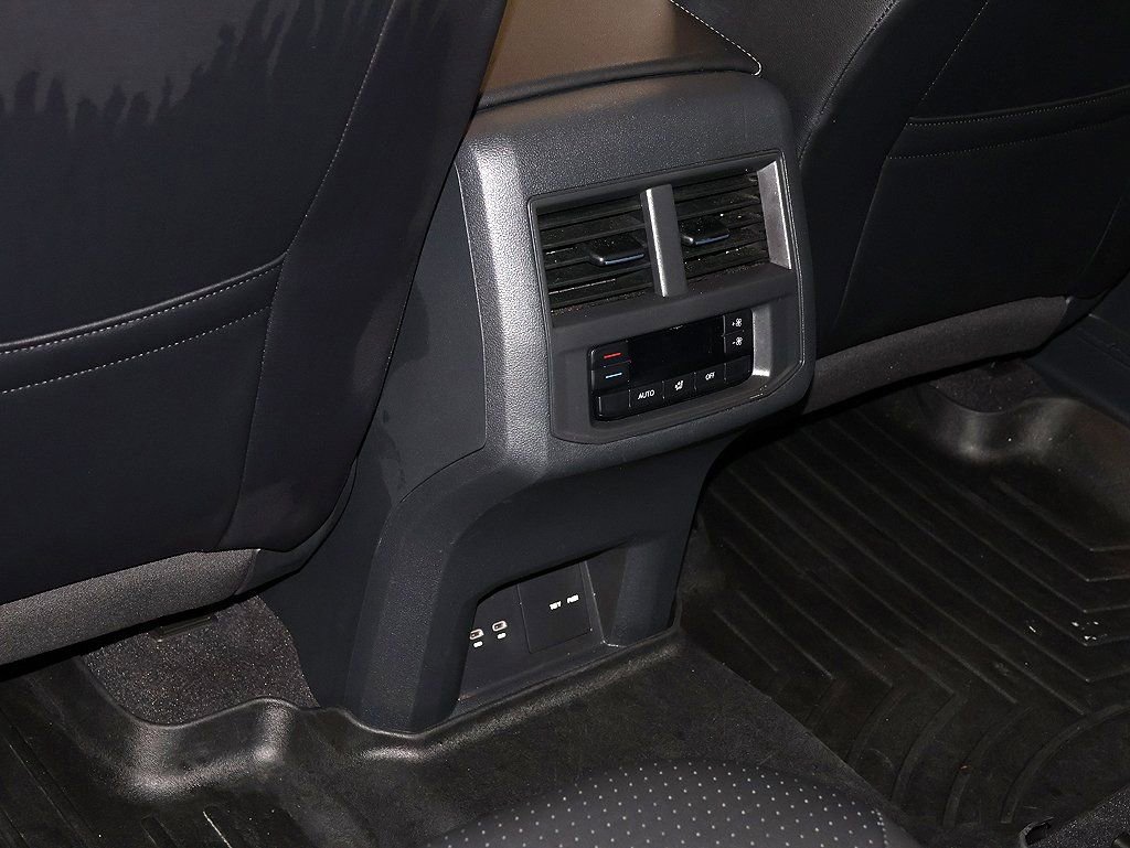 Used 2023 Volkswagen Atlas SEL image 40