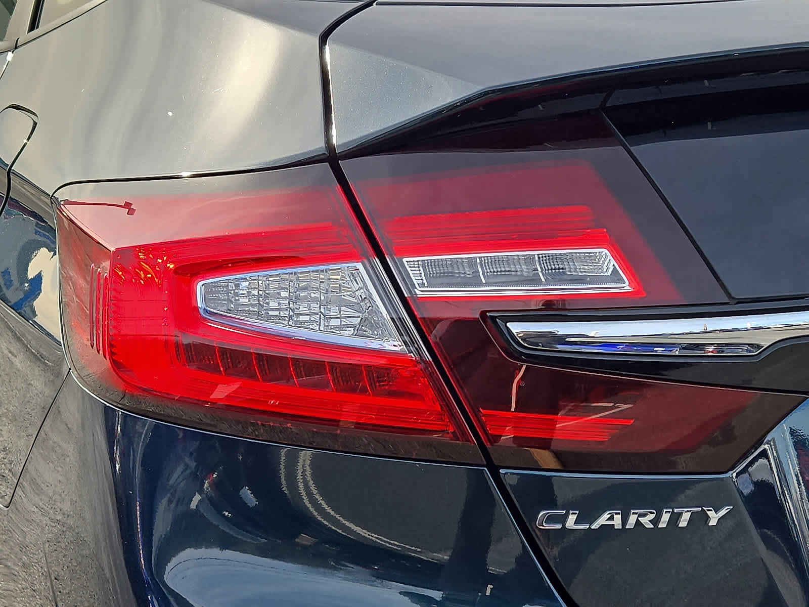 Certified 2018 Honda Clarity Touring image 11