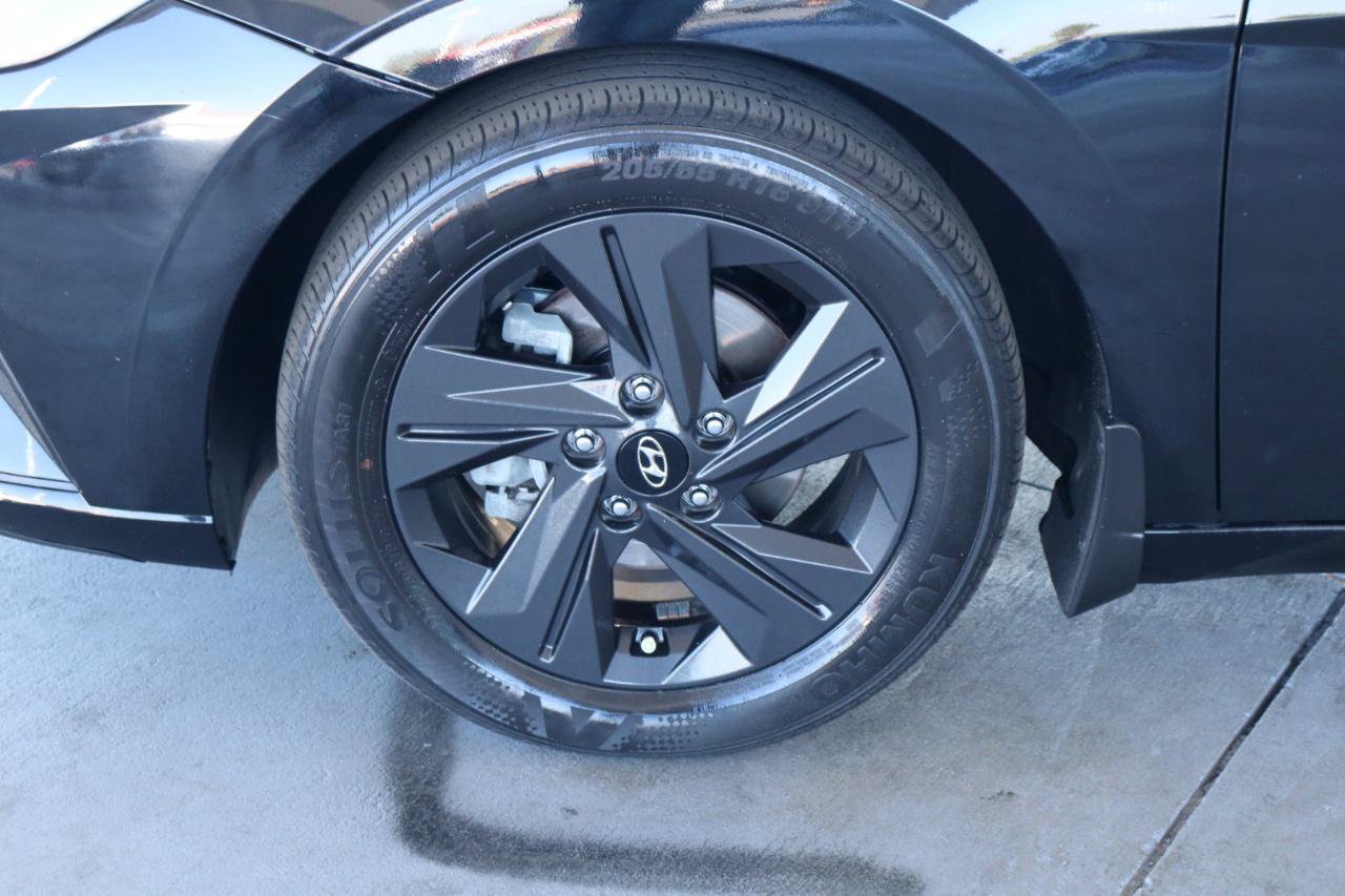 Used 2023 Hyundai Elantra SEL FWD image 12