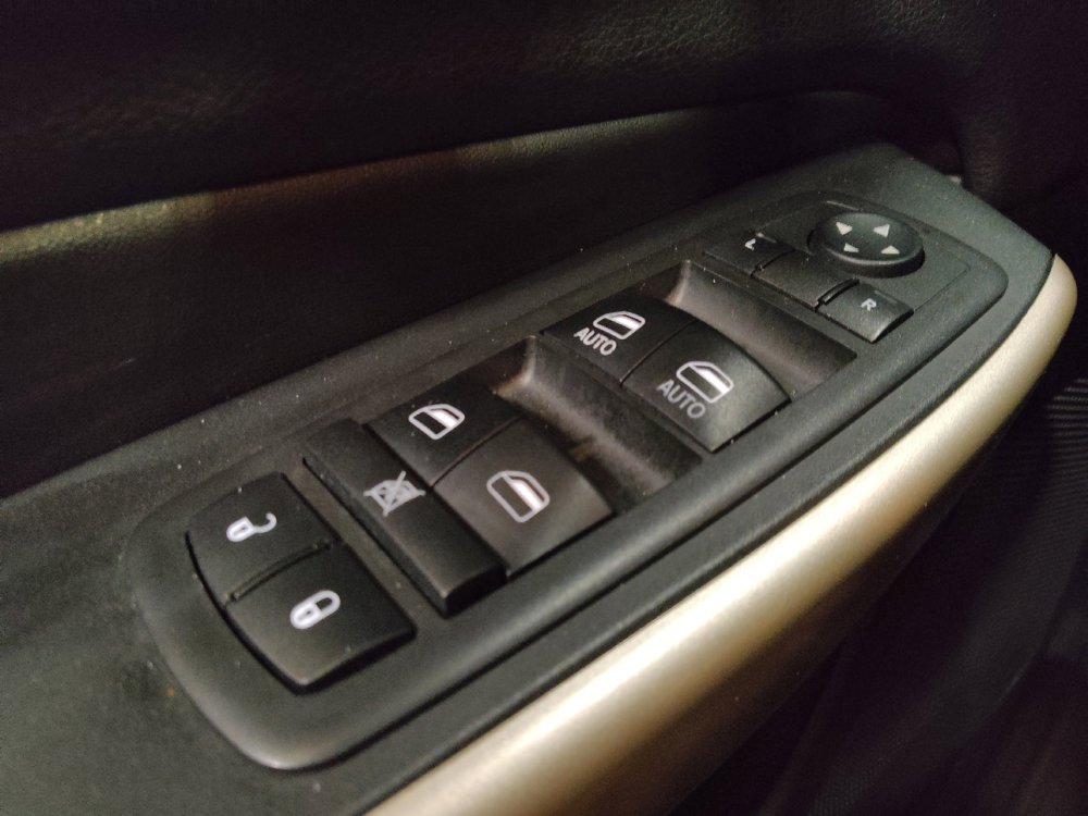 Used 2018 Jeep Cherokee Limited image 27