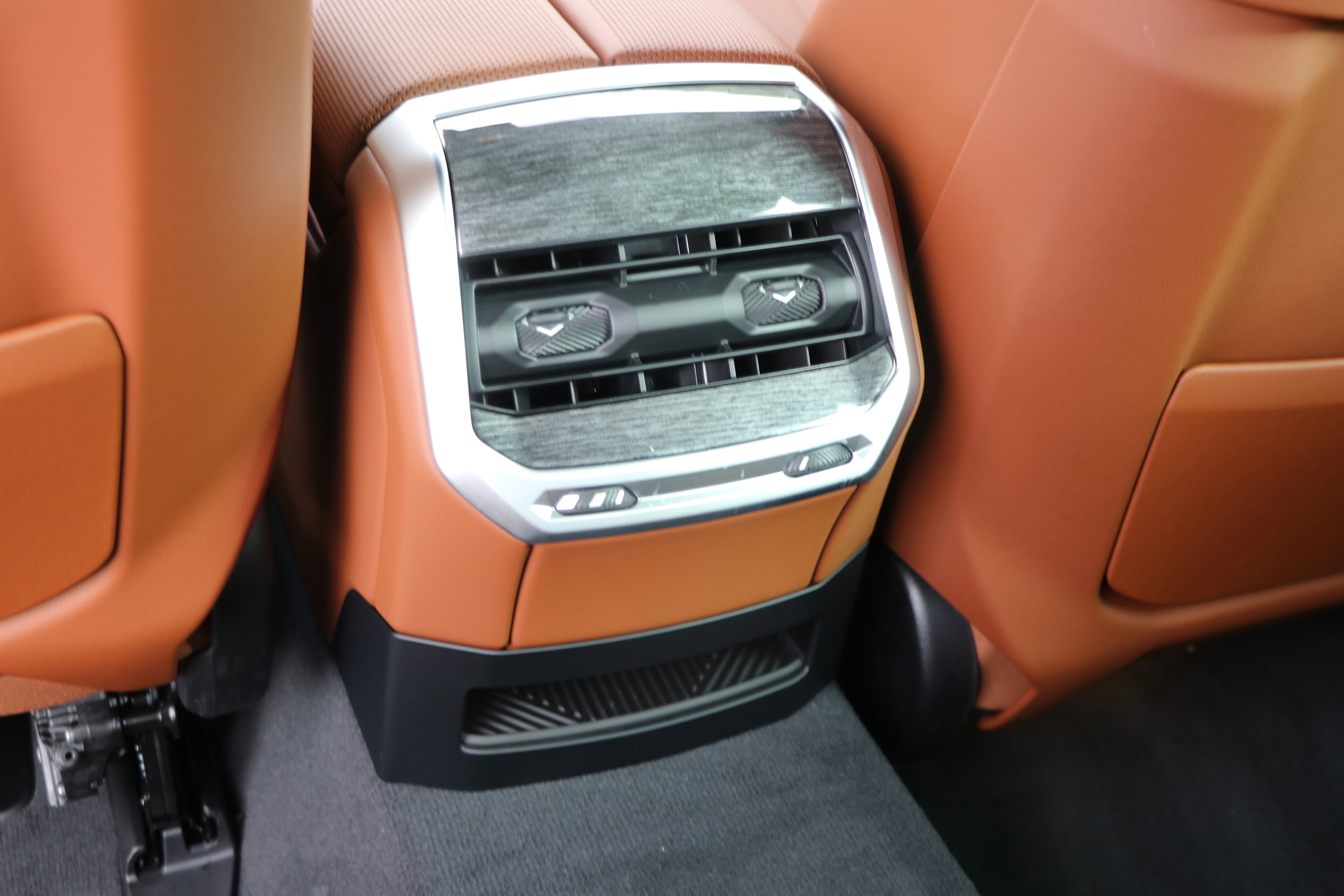 Certified 2025 BMW 740i xDrive AWD/4WD image 32