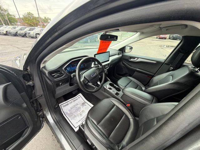 Certified 2025 Ford Escape Platinum AWD/4WD image 24