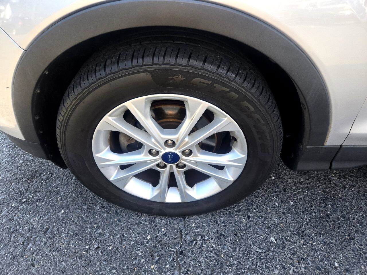 Used 2017 Ford Escape SE image 6