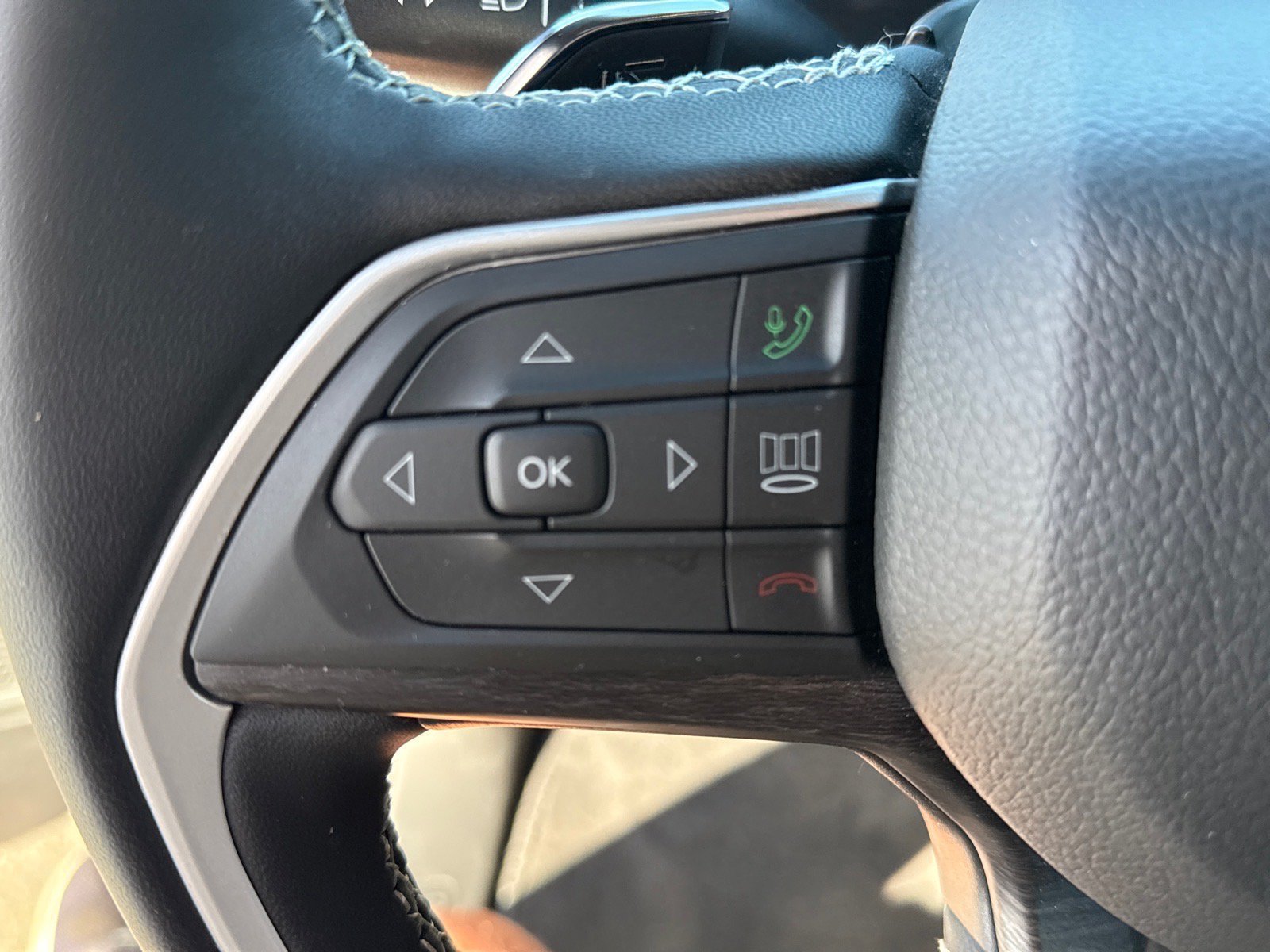 Used 2025 Jeep Grand Cherokee L Limited w/ Luxury Tech Group II AWD/4WD image 19