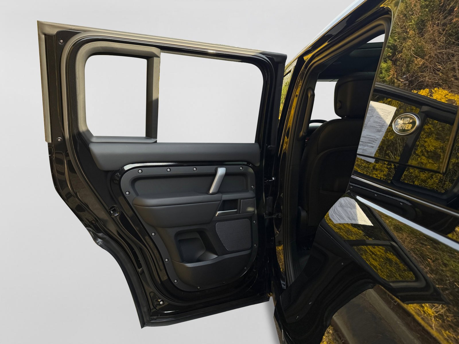 Certified 2024 Land Rover Defender 110 X-Dynamic SE image 17