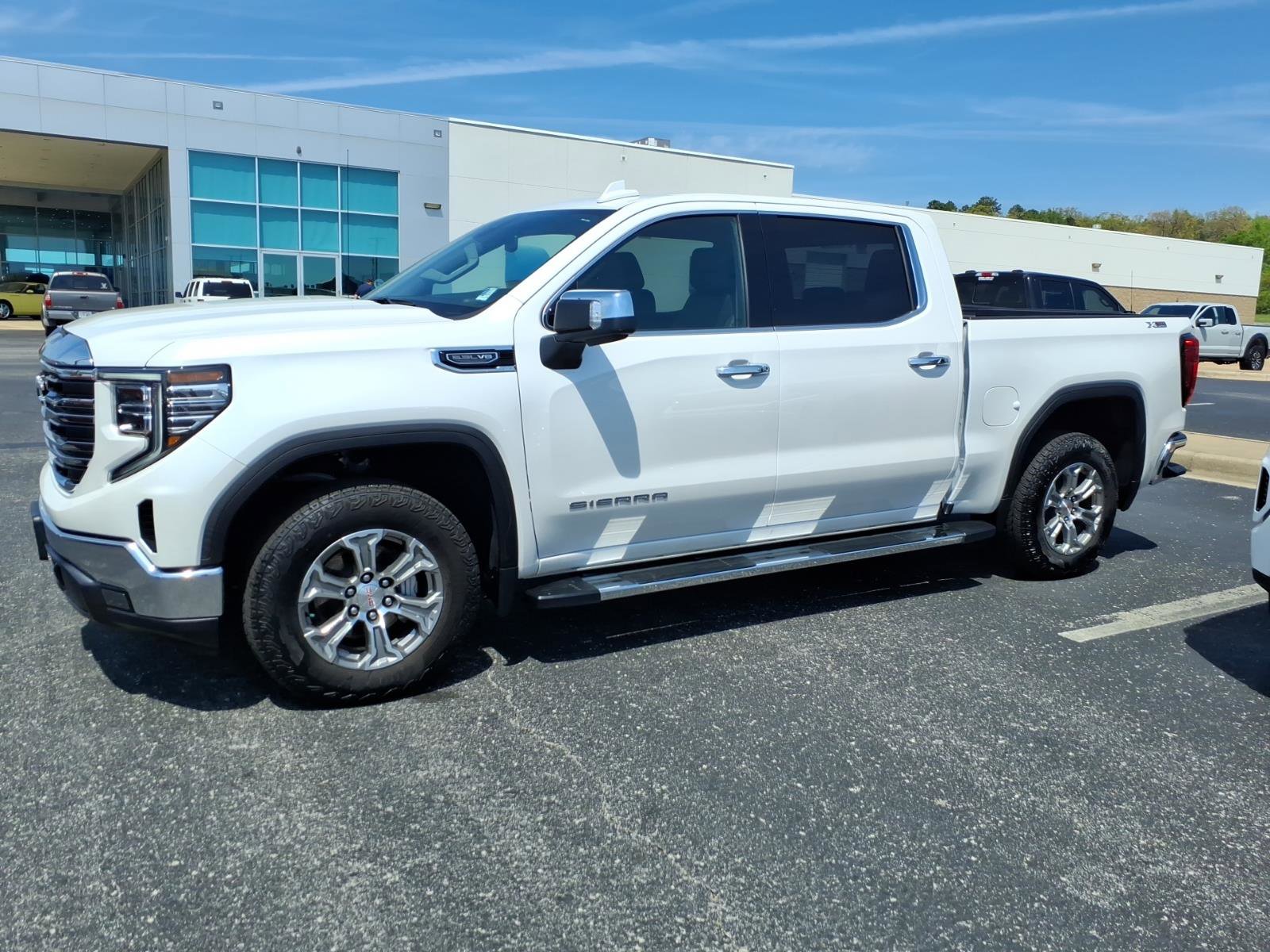 Used 2024 GMC Sierra 1500 SLT w/ X31 Off-Road Package image 3
