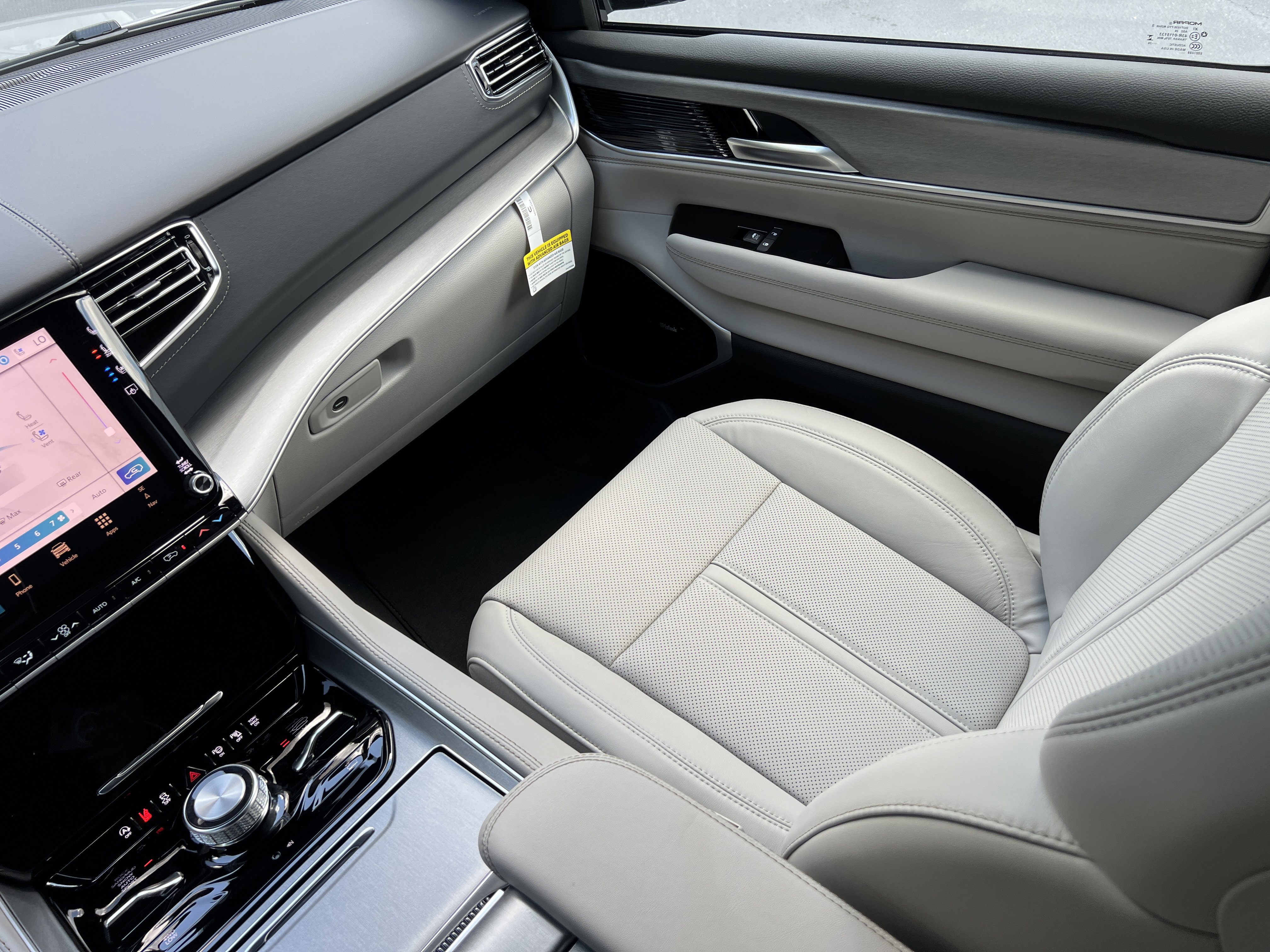 New 2026 Jeep Grand Wagoneer Limited AWD/4WD image 16