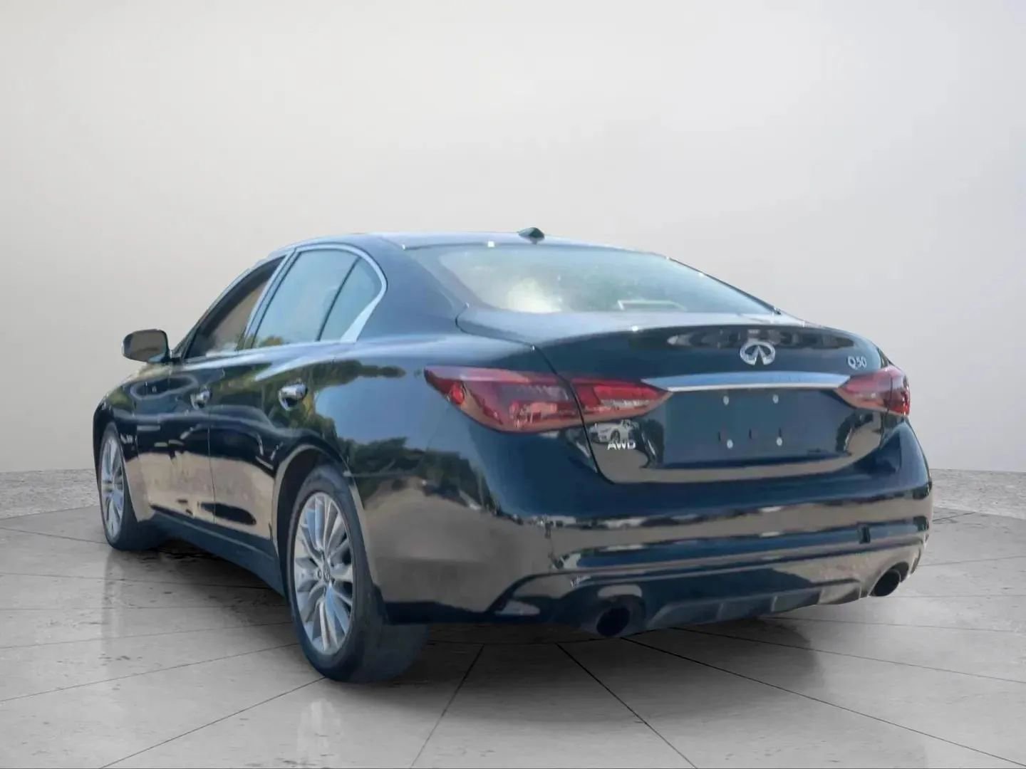 Used 2019 INFINITI Q50 Luxe w/ Essential Package (3.0T Luxe) image 3