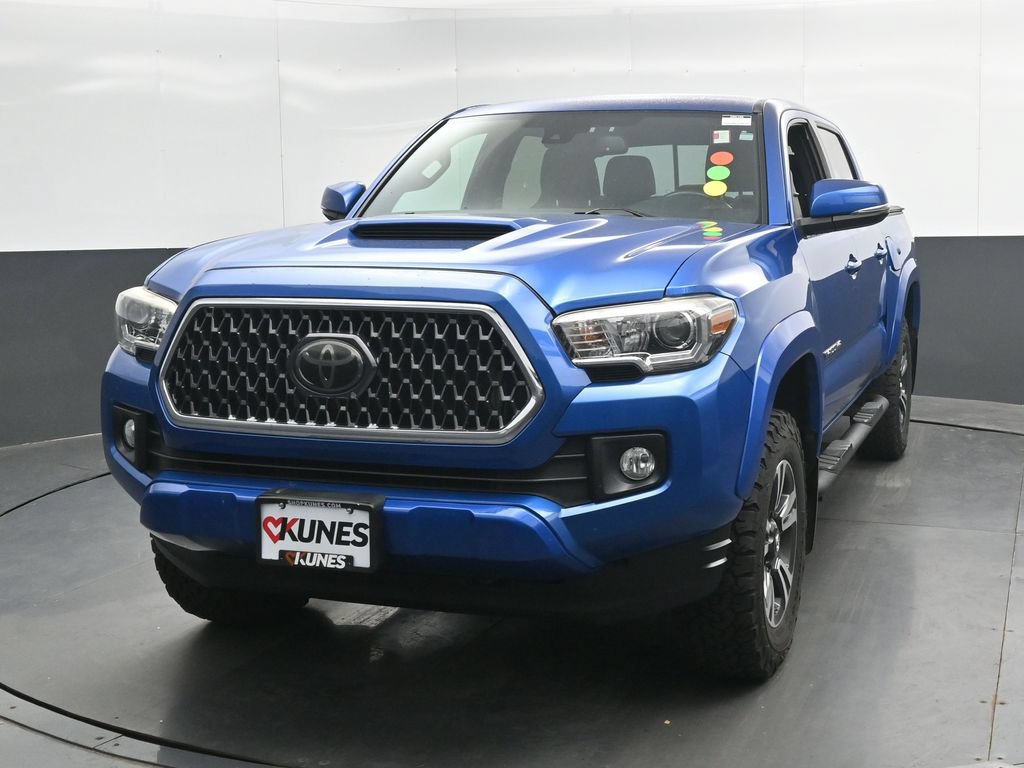 Used 2018 Toyota Tacoma TRD Sport AWD/4WD image 6