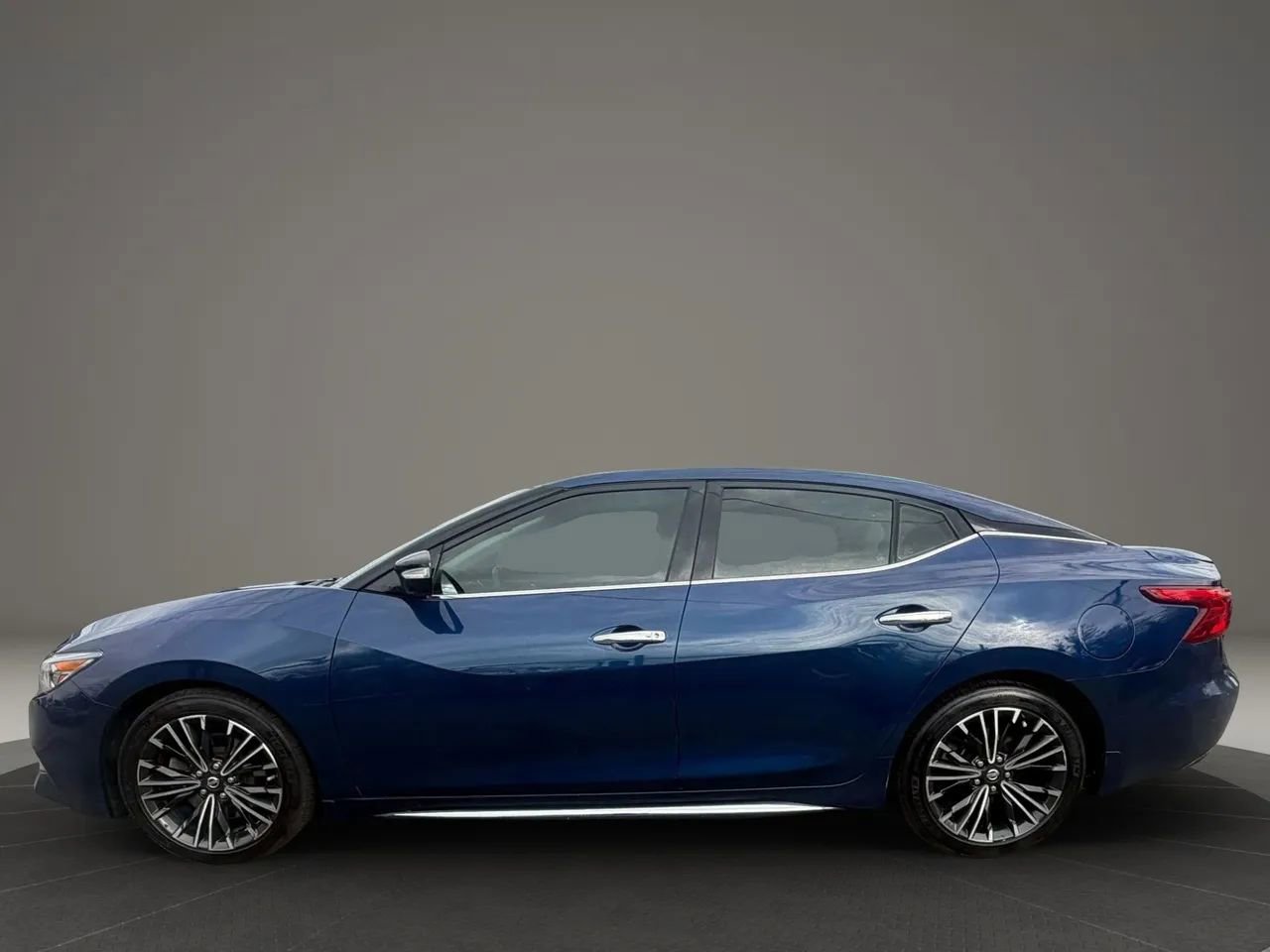 Used 2017 Nissan Maxima Platinum w/ Medallion Package image 8