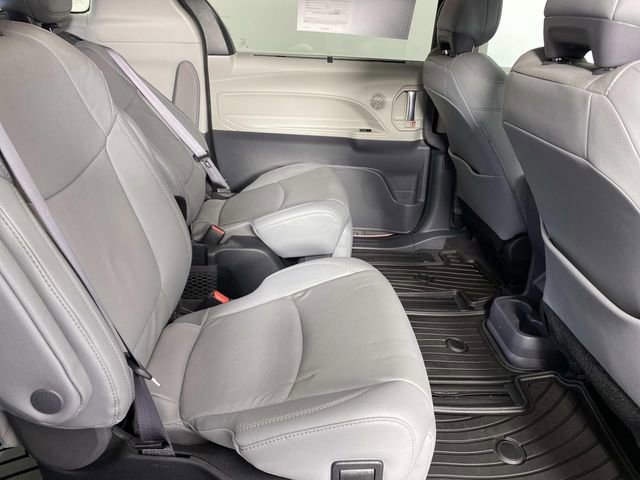 Used 2024 Toyota Sienna Limited image 11