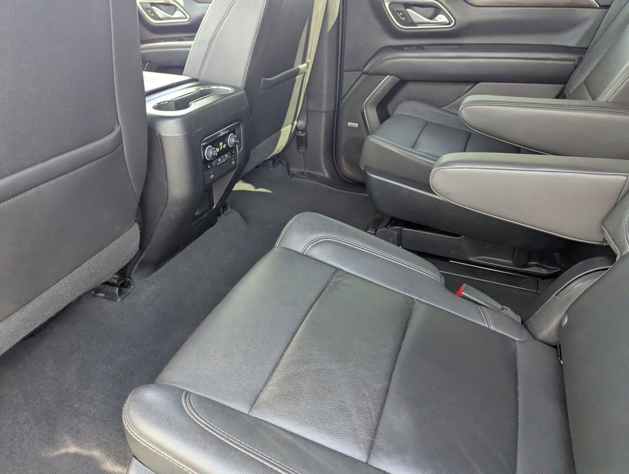 Used 2022 Chevrolet Tahoe LT w/ Luxury Package AWD/4WD image 16