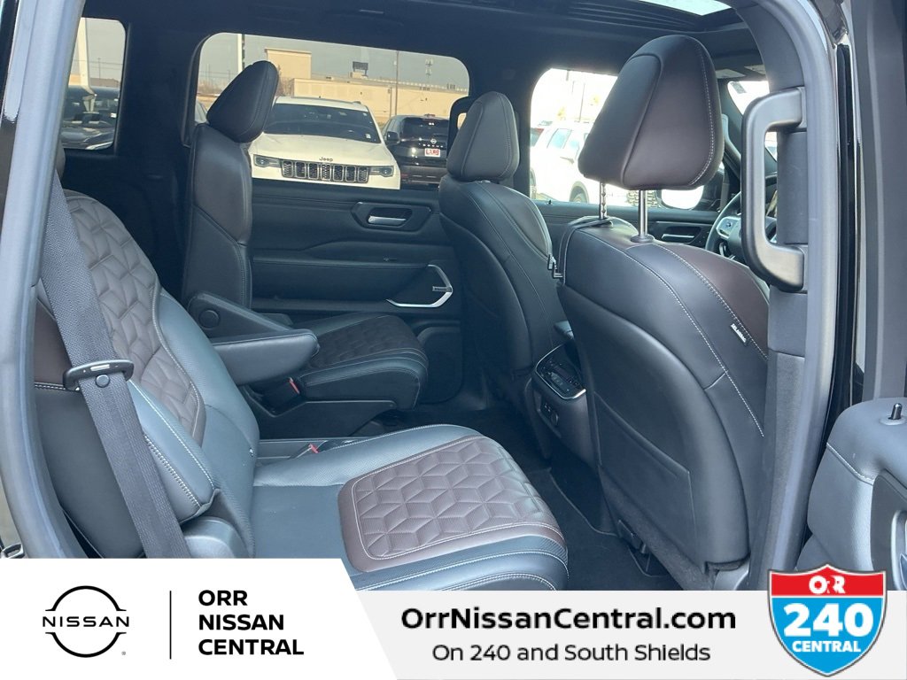 Used 2025 Nissan Armada Platinum image 12