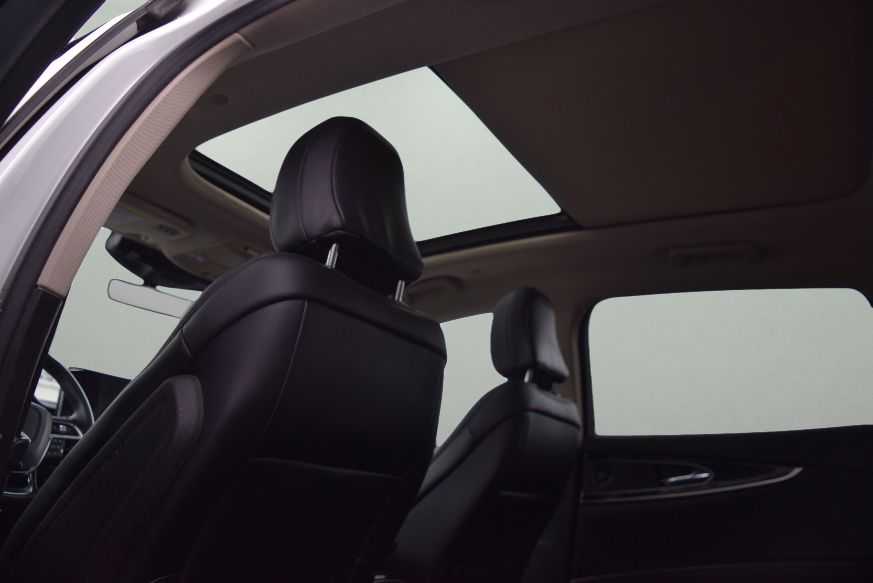 Used 2022 Lincoln Nautilus Reserve w/ Equipment Group 201A image 7