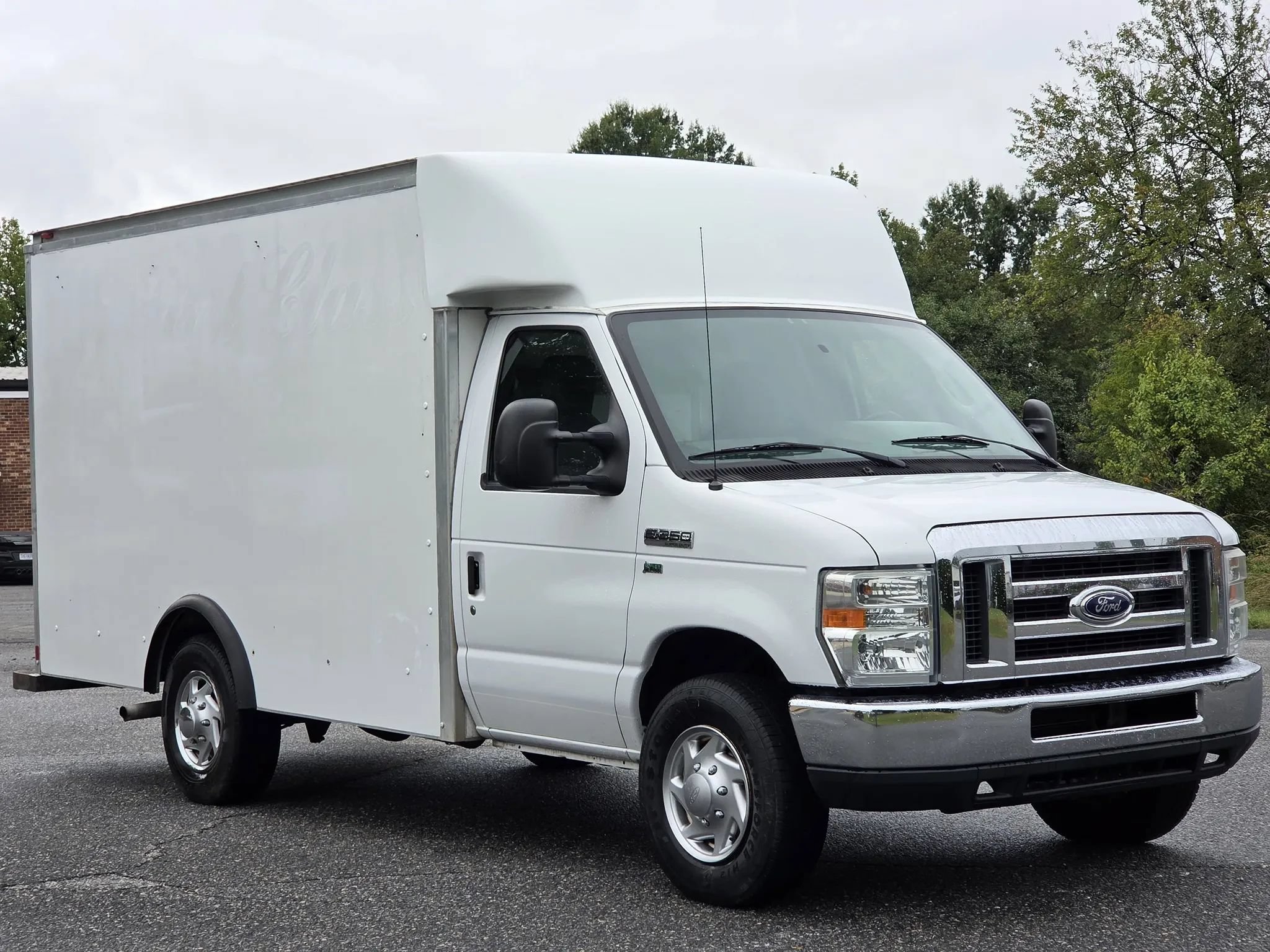 Used 2016 Ford E-350 and Econoline 350 Super Duty w/ Power Windows & Locks Group RWD image 3
