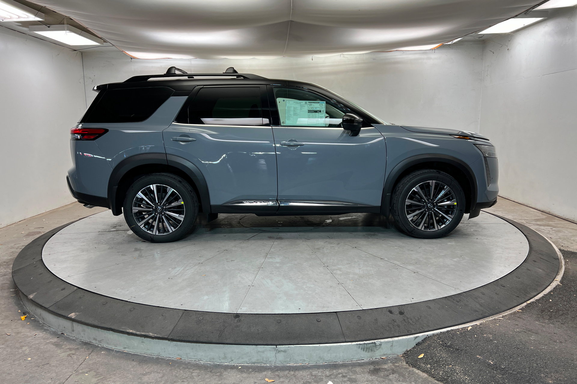 New 2026 Nissan Pathfinder Platinum image 6