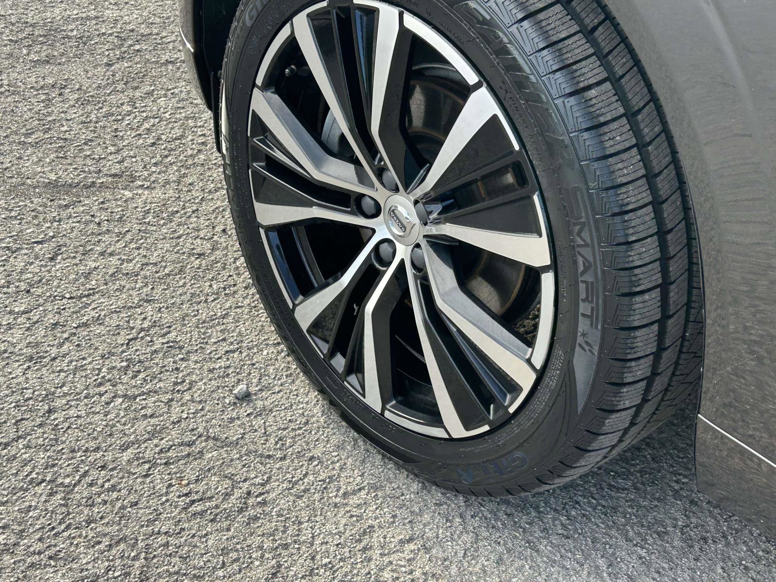 Certified 2023 Volvo XC60 B5 Plus w/ Climate Package image 9