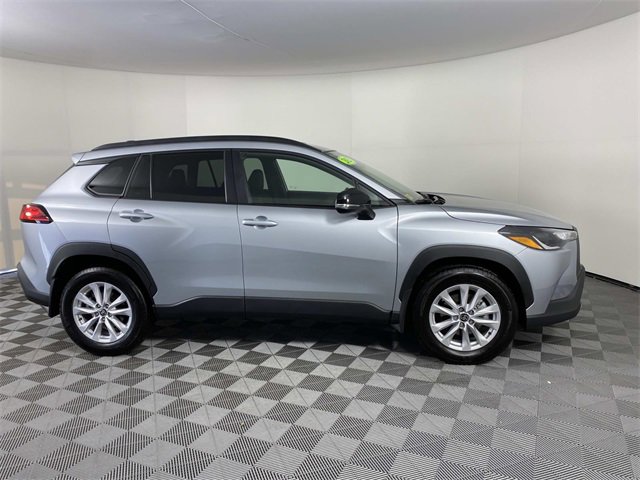 Used 2025 Toyota Corolla Cross LE image 10