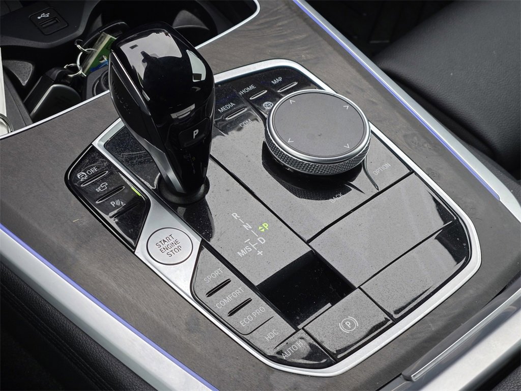 Used 2022 BMW X5 xDrive40i w/ Parking Assistance Package image 17