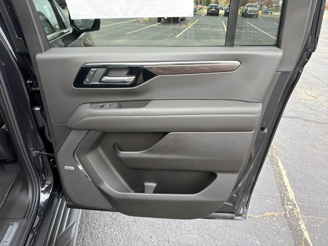 New 2026 Chevrolet Suburban LT image 26