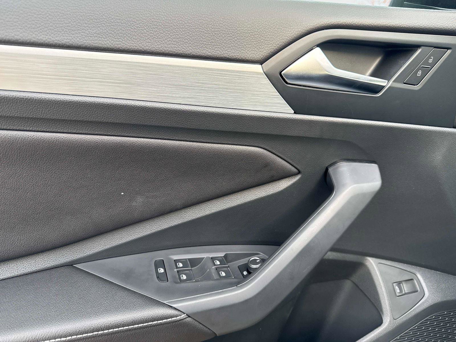 Used 2025 Volkswagen Jetta Sport image 18