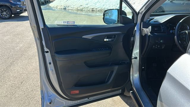 Used 2023 Honda Ridgeline Sport image 8