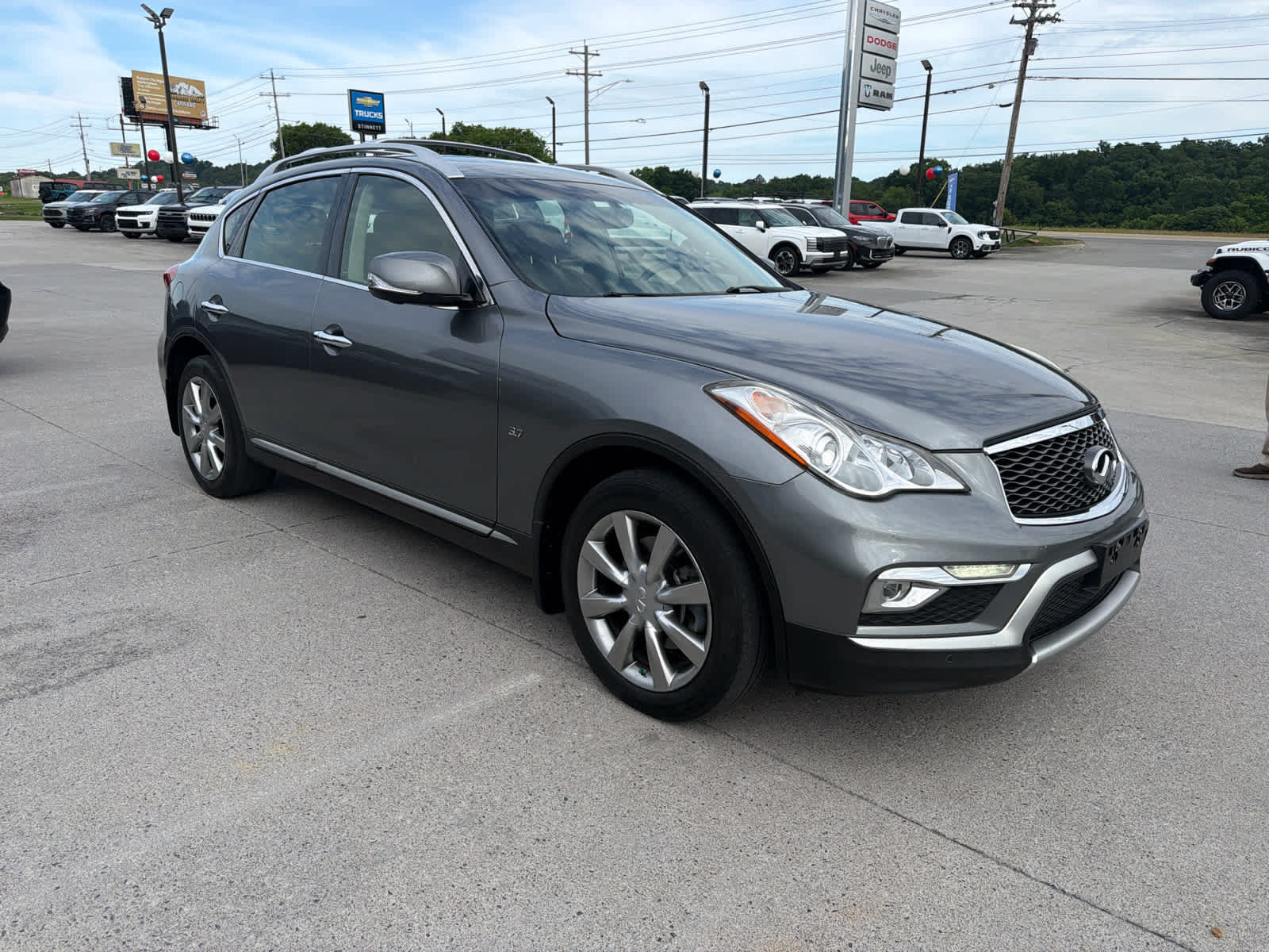 Used 2017 INFINITI QX50 AWD w/ Premium Plus Package image 5