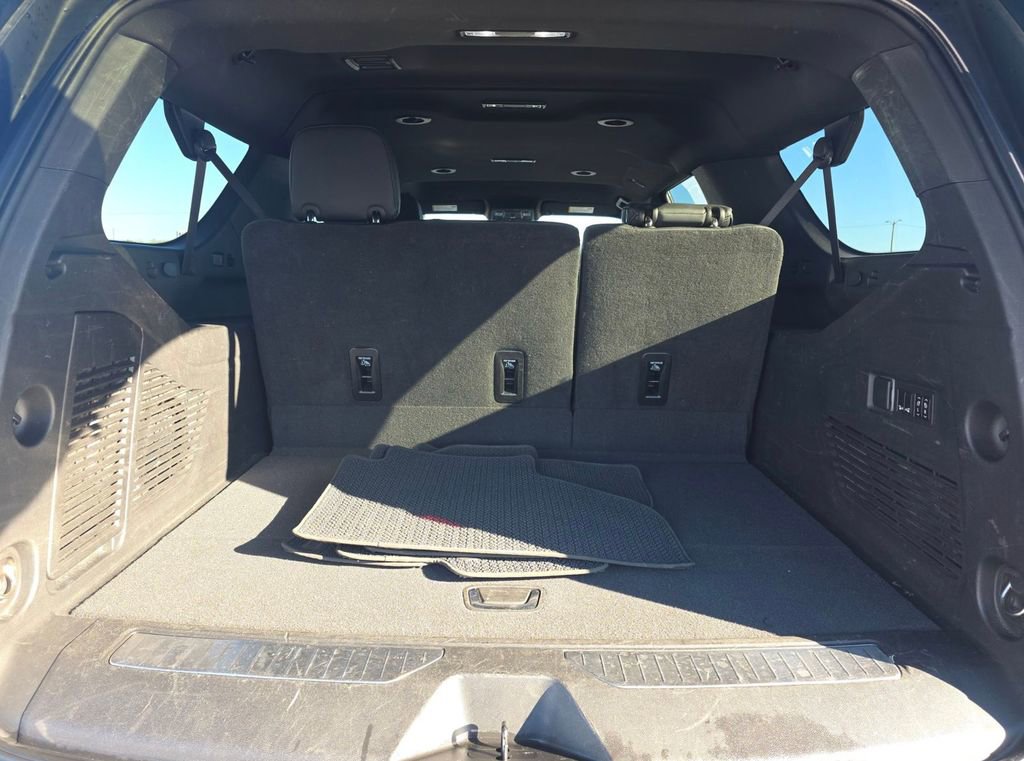 Used 2024 GMC Yukon XL Denali image 11