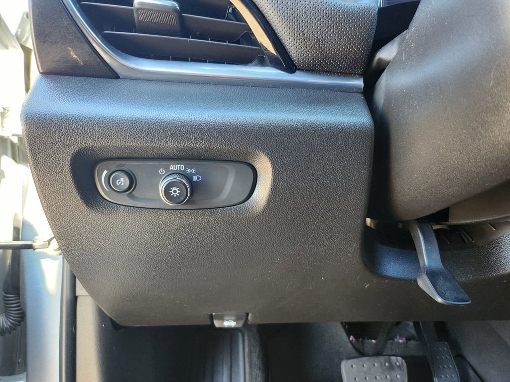 Used 2023 Chevrolet Traverse RS image 31