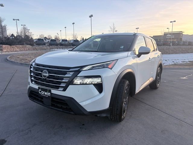 Used 2024 Nissan Rogue SV image 3