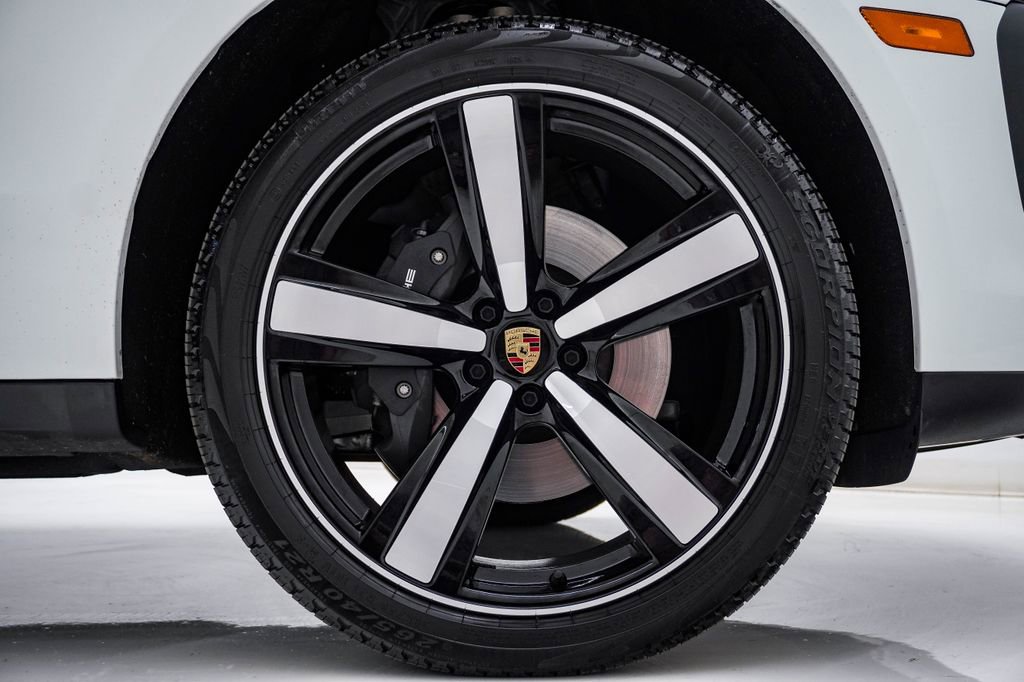 Certified 2026 Porsche Macan AWD/4WD image 13