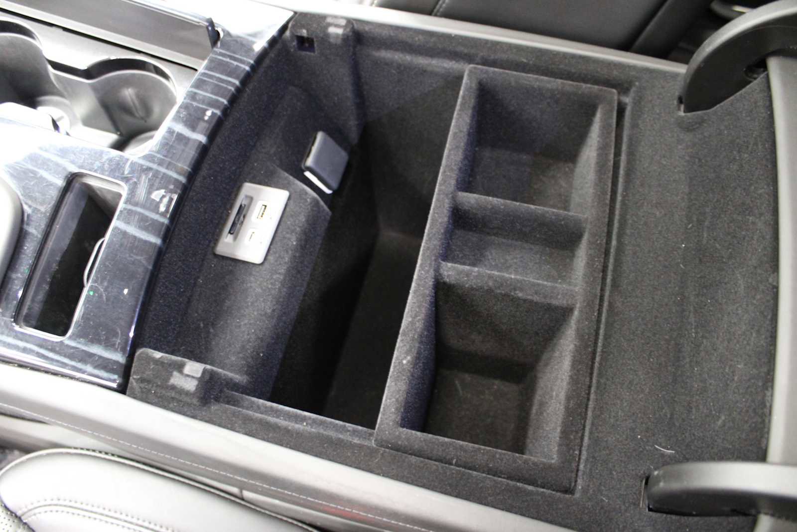 Used 2023 Cadillac Escalade V w/ LPO, ONYX Package image 51