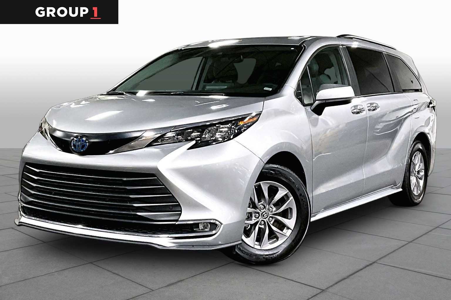Used 2024 Toyota Sienna XLE FWD image 1