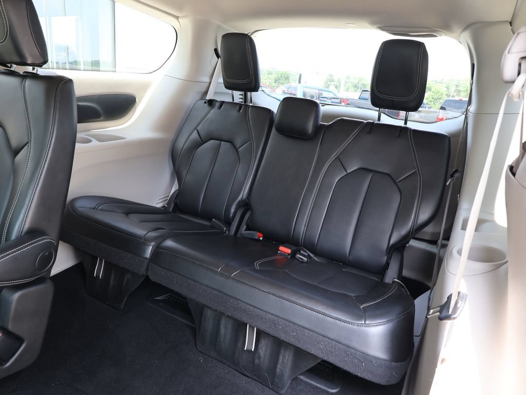 Used 2024 Chrysler Pacifica Touring-L FWD image 26