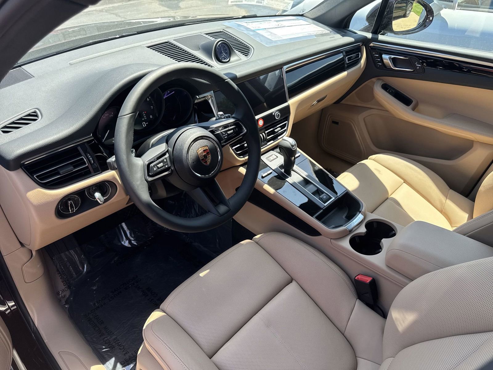 New 2025 Porsche Macan image 4