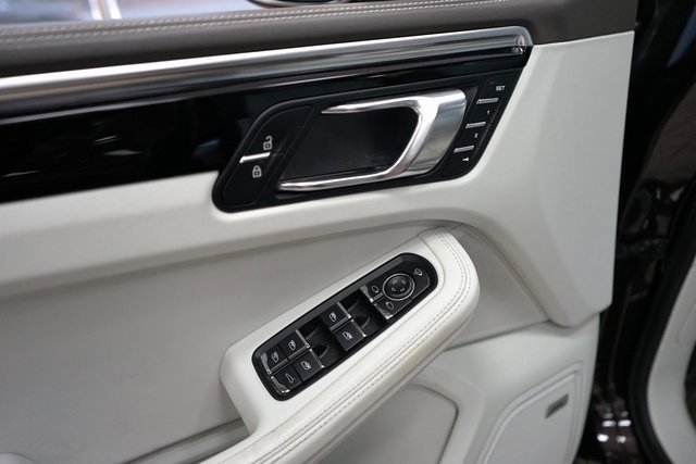 Used 2020 Porsche Macan S image 26