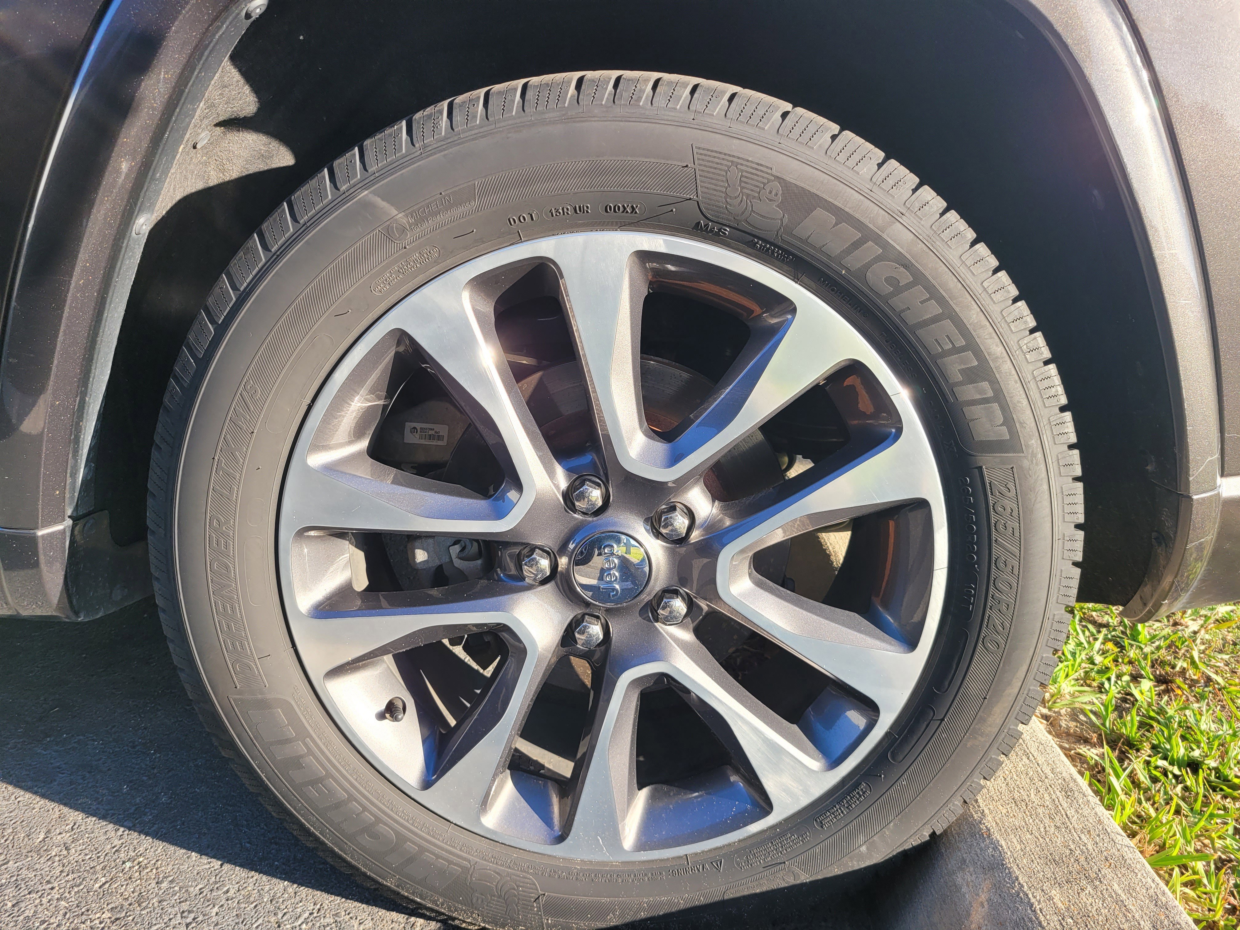 Used 2018 Jeep Grand Cherokee Overland AWD/4WD image 7