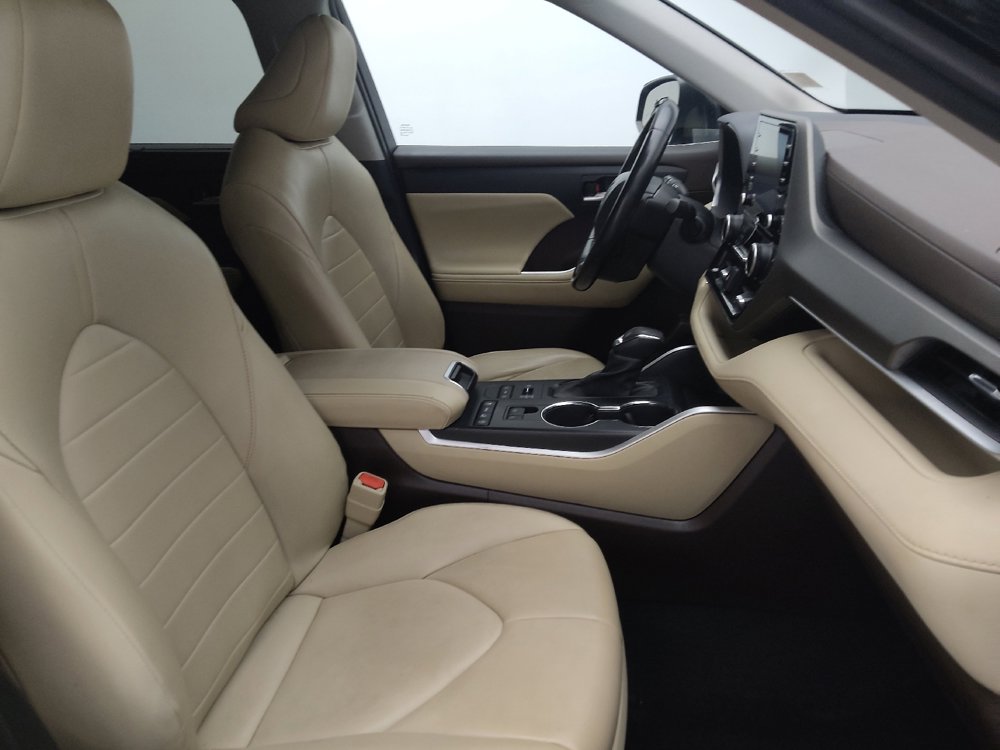 Used 2022 Toyota Highlander XLE image 21