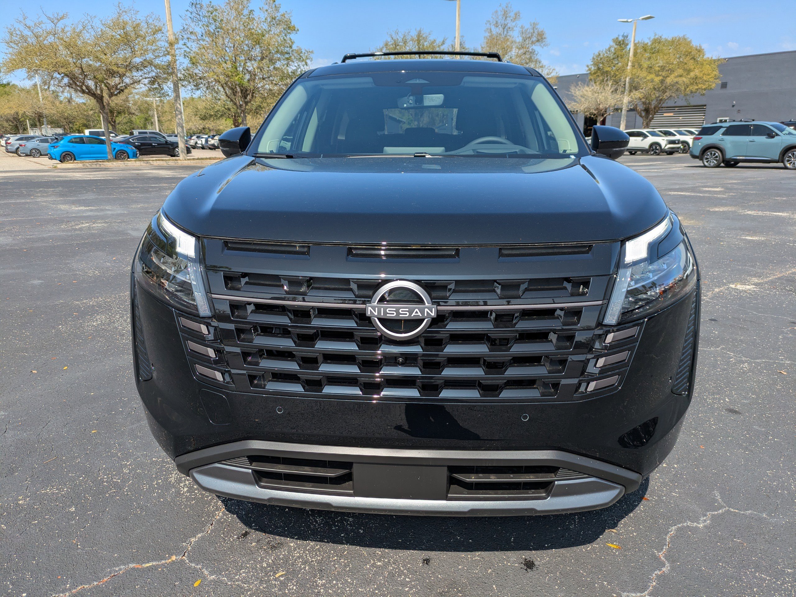 New 2026 Nissan Pathfinder Platinum FWD image 9